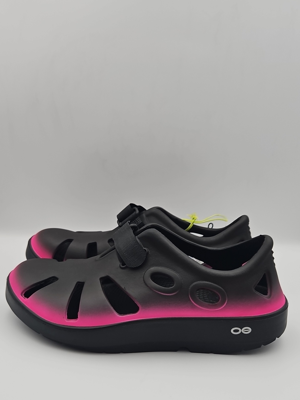 OOFOS Women's Black to Pink Fade Slide Sandals